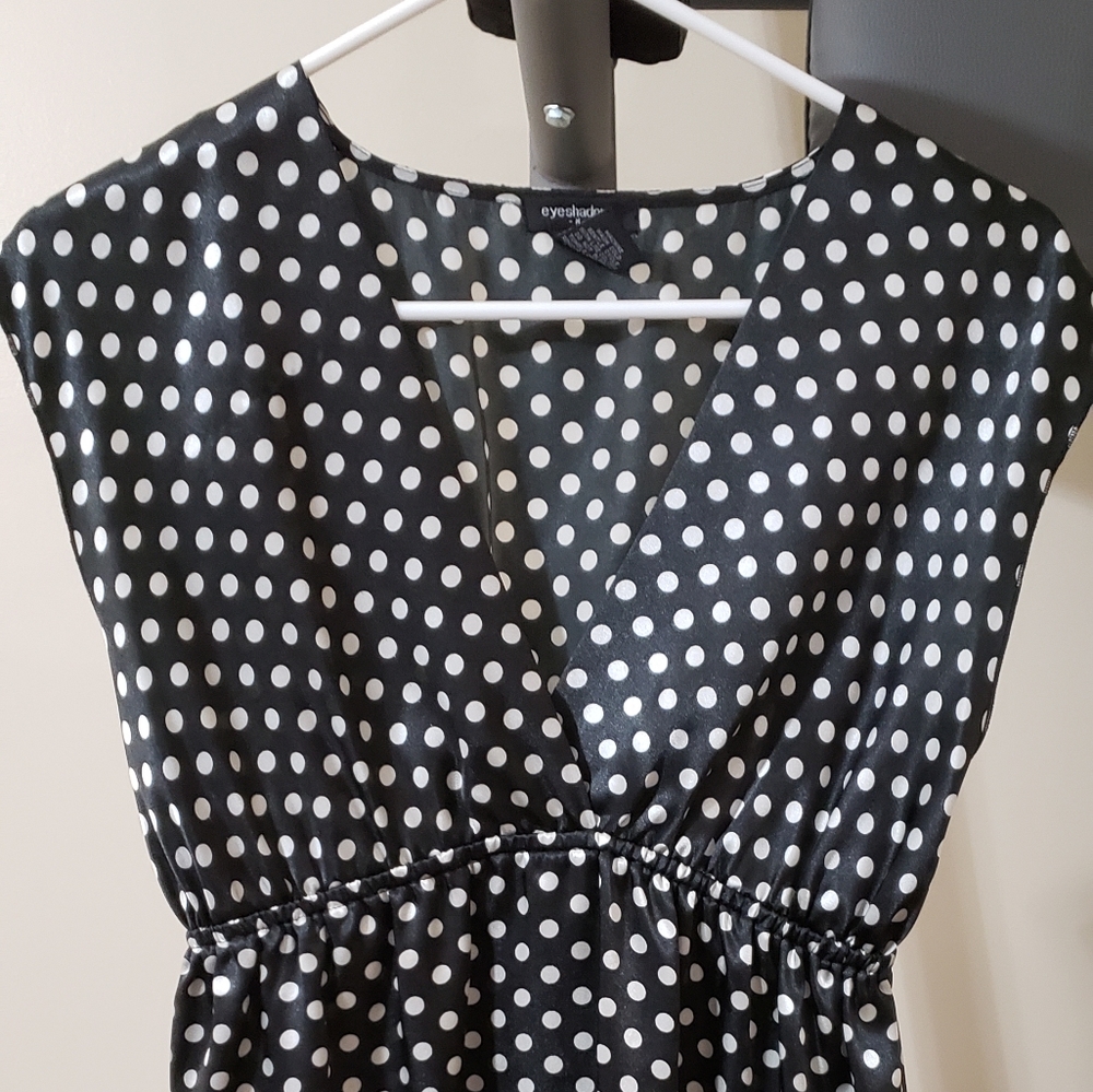 V neck sleeveless blouse